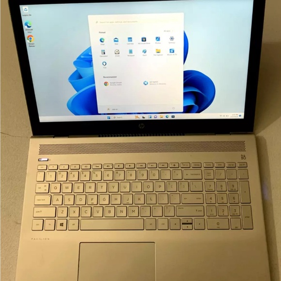 HP 15-DY2172WM 15.6 (512GB SSD, Intel Core i7-1165G7, 2.80GHz, 8GB RAM) Laptop